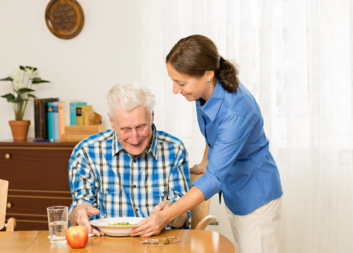 Pomoc, která dává smysl: co skutečně dělají pečovatelky